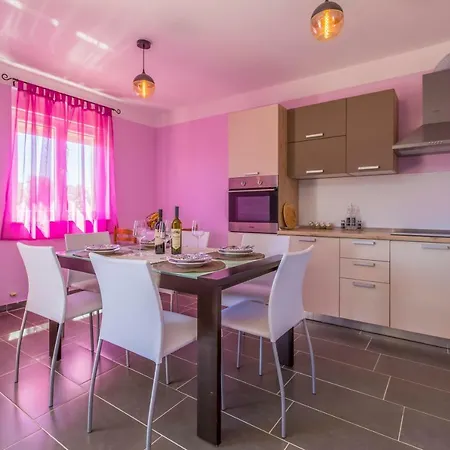 Konukevi Vesna 4*